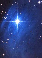Der Stern Merope mit Reflexionsnebel in den Plejaden