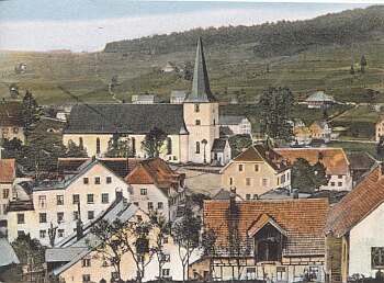 Schonach mit Kirche vor 1912 (kolorierte Aufnahme)