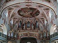 Klick: Orgel (37 Register, ca. 2400 Pfeifen), -empore
und hinterstes Deckengemälde 282kB